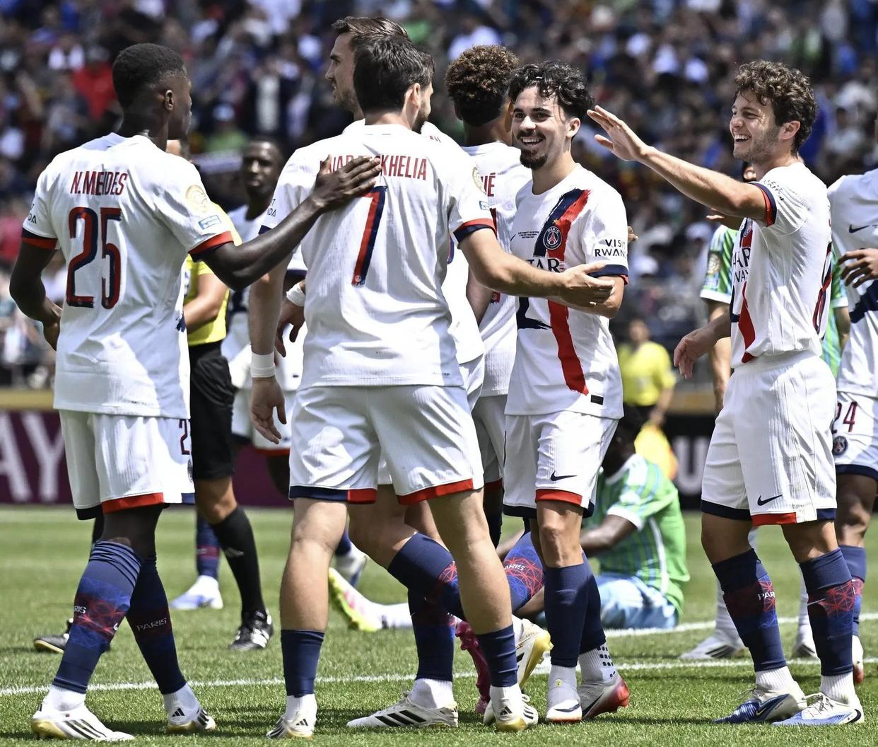 包含马竞战平巴黎圣日耳曼，阿扎尔补时绝平欧联杯的词条