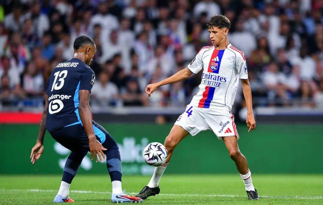 华体会体育-里昂法甲后腰伤愈复出，为球队增添实力的简单介绍