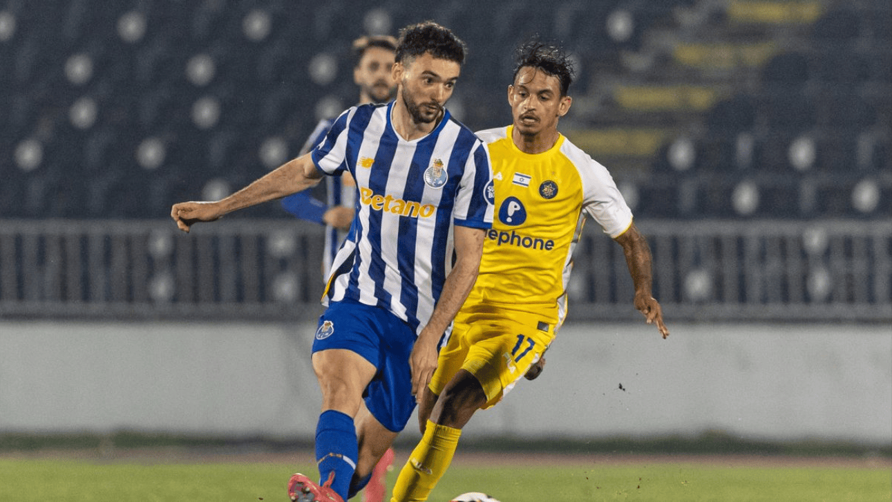 波尔图队客场逆转击败对手,表现抢眼 波尔图队客场逆转击败对手,表现抢眼